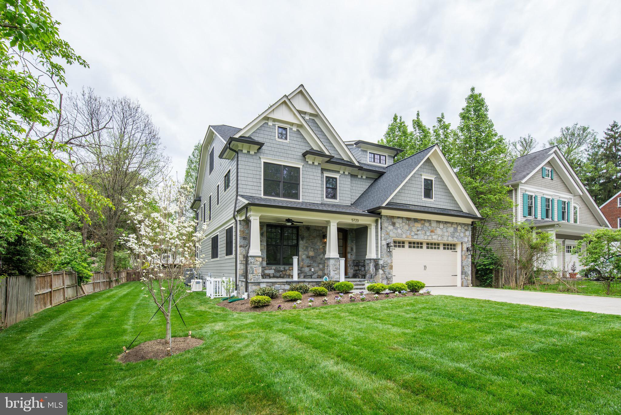 ENGLISH VILLAGE - Residential