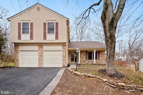 Photo of 7594 Woodstown Drive, SPRINGFIELD, VA 22153 (MLS # VAFX2293594)