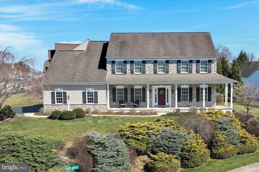 Photo of 991 FAIRVIEW AVE, EPHRATA, PA 17522 (MLS # PALA2031844)