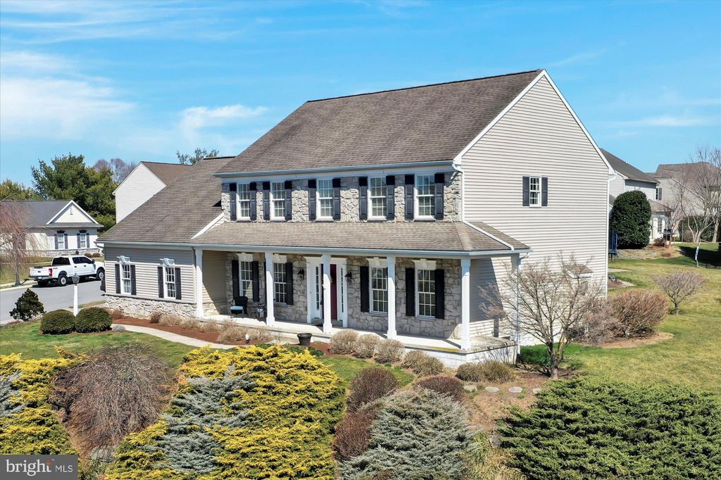 Photo of 991 FAIRVIEW AVE, EPHRATA, PA 17522 (MLS # PALA2031844)