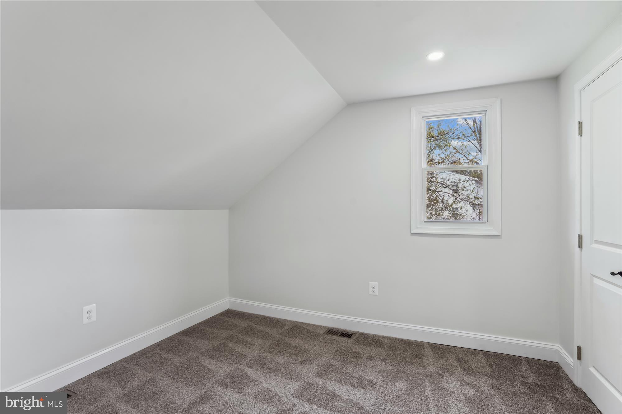 RIVERDALE - Residential