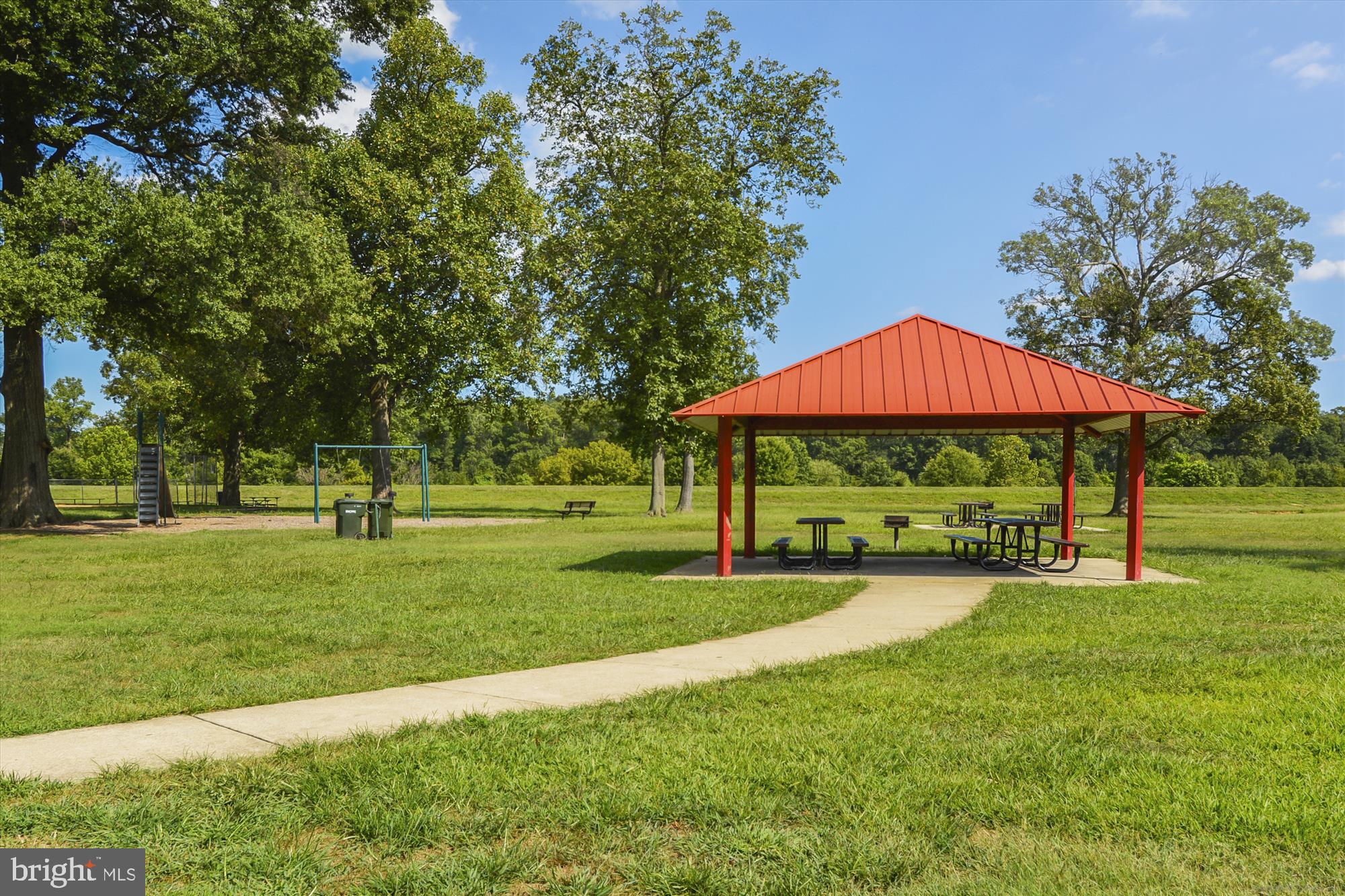 RIVERDALE - Residential