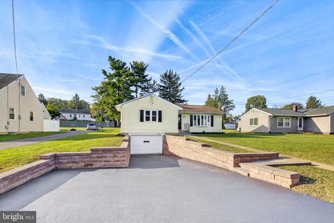 1930 MANOR RIDGE DRIVE LANCASTER PA 17603