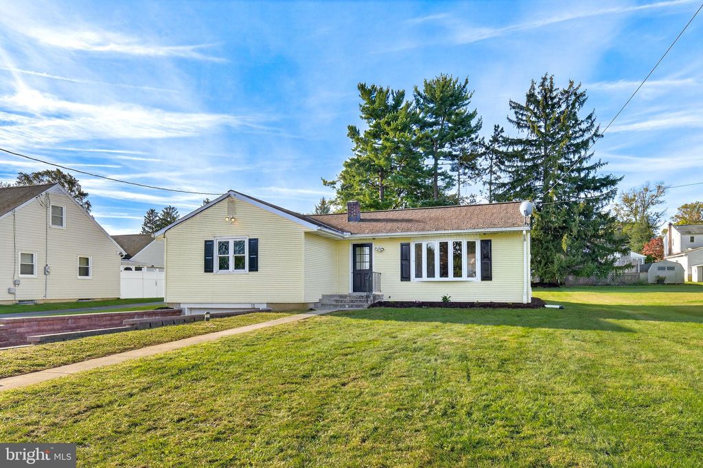 Photo of 1930 Manor Ridge Drive, LANCASTER, PA 17603 (MLS # PALA2077496)