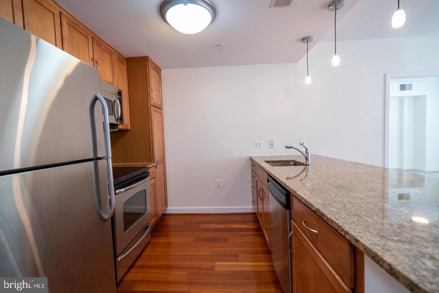 888 N QUINCY STREET 809