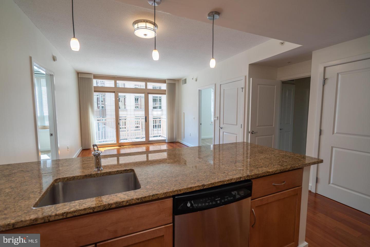 888 N QUINCY STREET 809