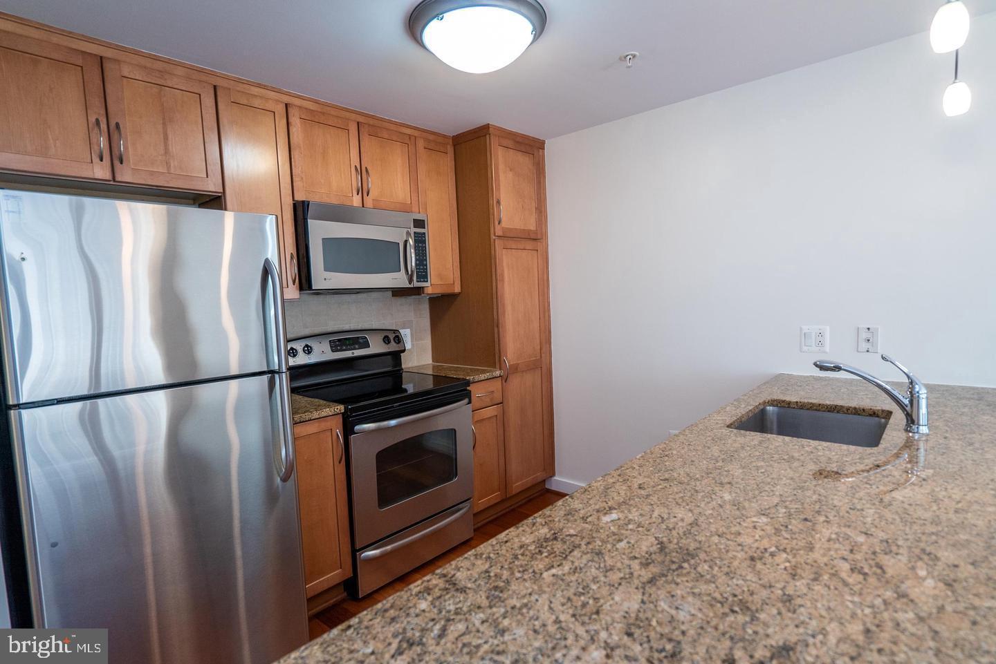 888 N QUINCY STREET 809