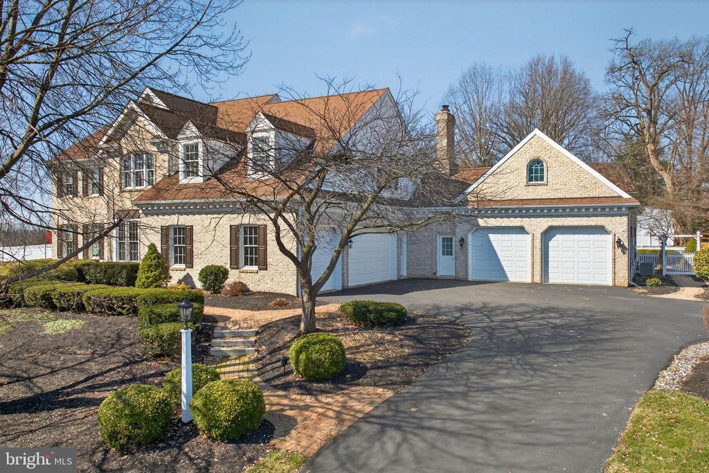 Photo of 1137 Oakmont Drive, LANCASTER, PA 17601 (MLS # PALA2083742)