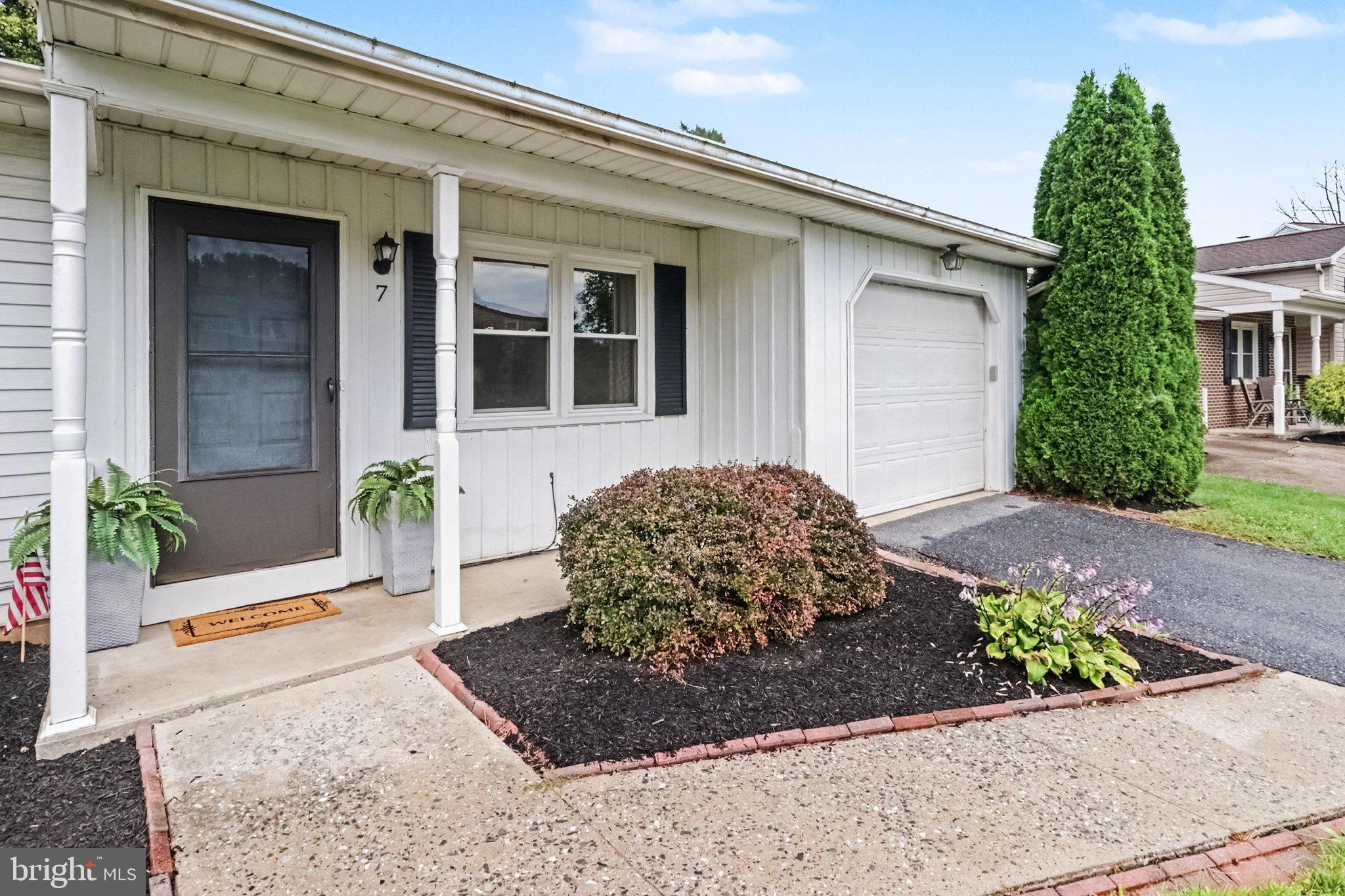 7 KINGSWOOD DRIVE