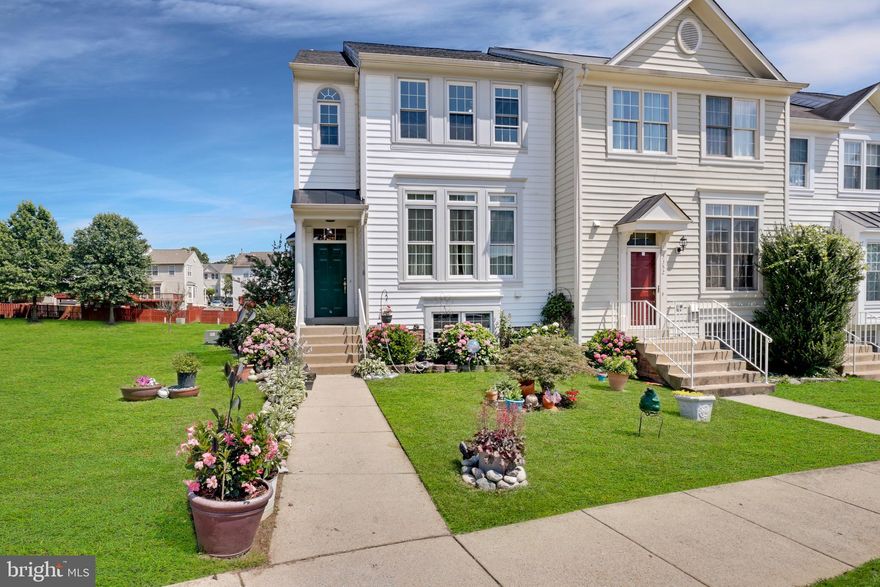 3 level 5bdr/3.5 Ba/3 full Bath TH in Lakeside Subdivision, Conveniently located in the heart of Woodbridge, minutes away from I95, shopping and a plethora of restaurants and plenty of parks and trails. Owner has taken immaculate care of this property. Nothing has been spared you can truly move in and not have to worry about anything. You cannot beat this location! The Main level boast spacious Living and Dining Room, complete with brand-new hardwood floors throughout that were installed August of 2019 and fully warrantied, a Huge Kitchen with access to a double covered deck. The Lower Level welcomes you into an Open recreation space, with 2 bedrooms, a laundry room, beautifully professionally painted deck, lots of closets throughout home. This is the Chelsea Model the largest in the community and the only one with a double deck !!! This lovely community has a number of amenities, including clubhouse, pool, fitness center, basketball court and 24 hour security !!! Roof was replaced in July of 2019, HVAC was replaced in July 2019, All windows were replaced in July 2019… ALL under 10 year warranty that will transfer over, Kitchen was fully renovated, bathrooms were renovated in July of 2019 complete with marble flooring, frameless shower, Home was professionally  painted July 2021 !!! This end unit sits on a PERFECTLY landscaped lawn waiting for it’s new owner ! C’mon out and take a look at what pride of ownership really means.
