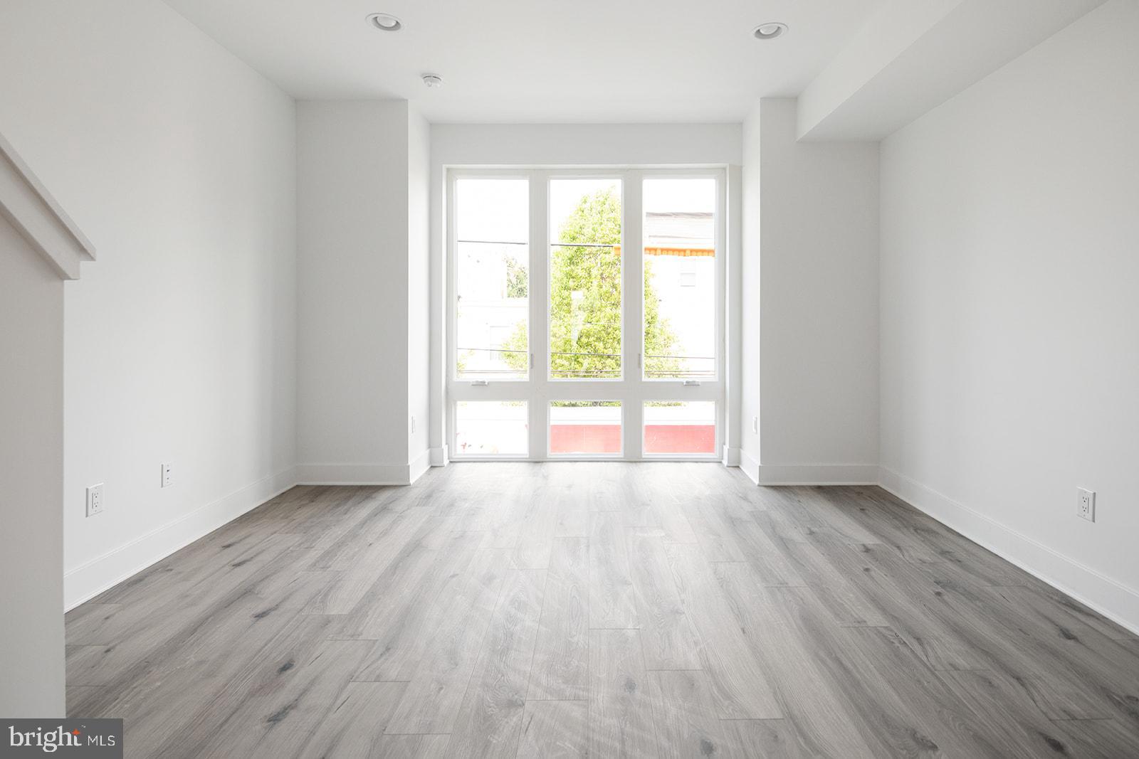 2032 E SUSQUEHANNA AVENUE 2