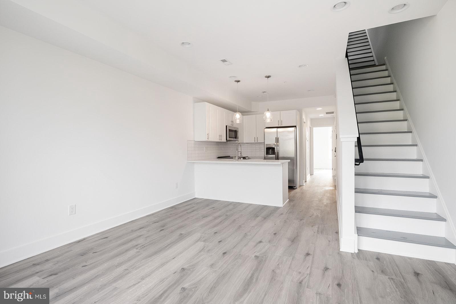 2032 E SUSQUEHANNA AVENUE 2