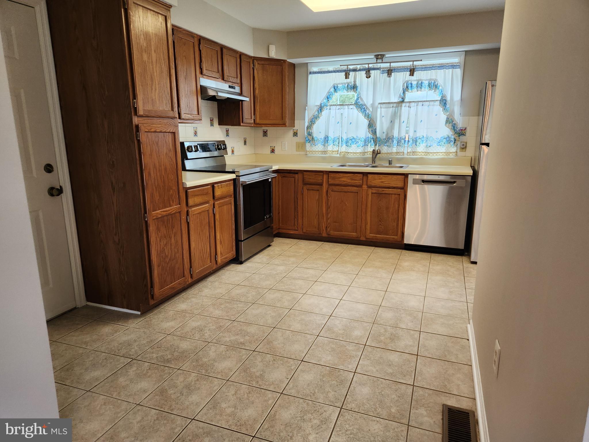 123 LINDEN COURT