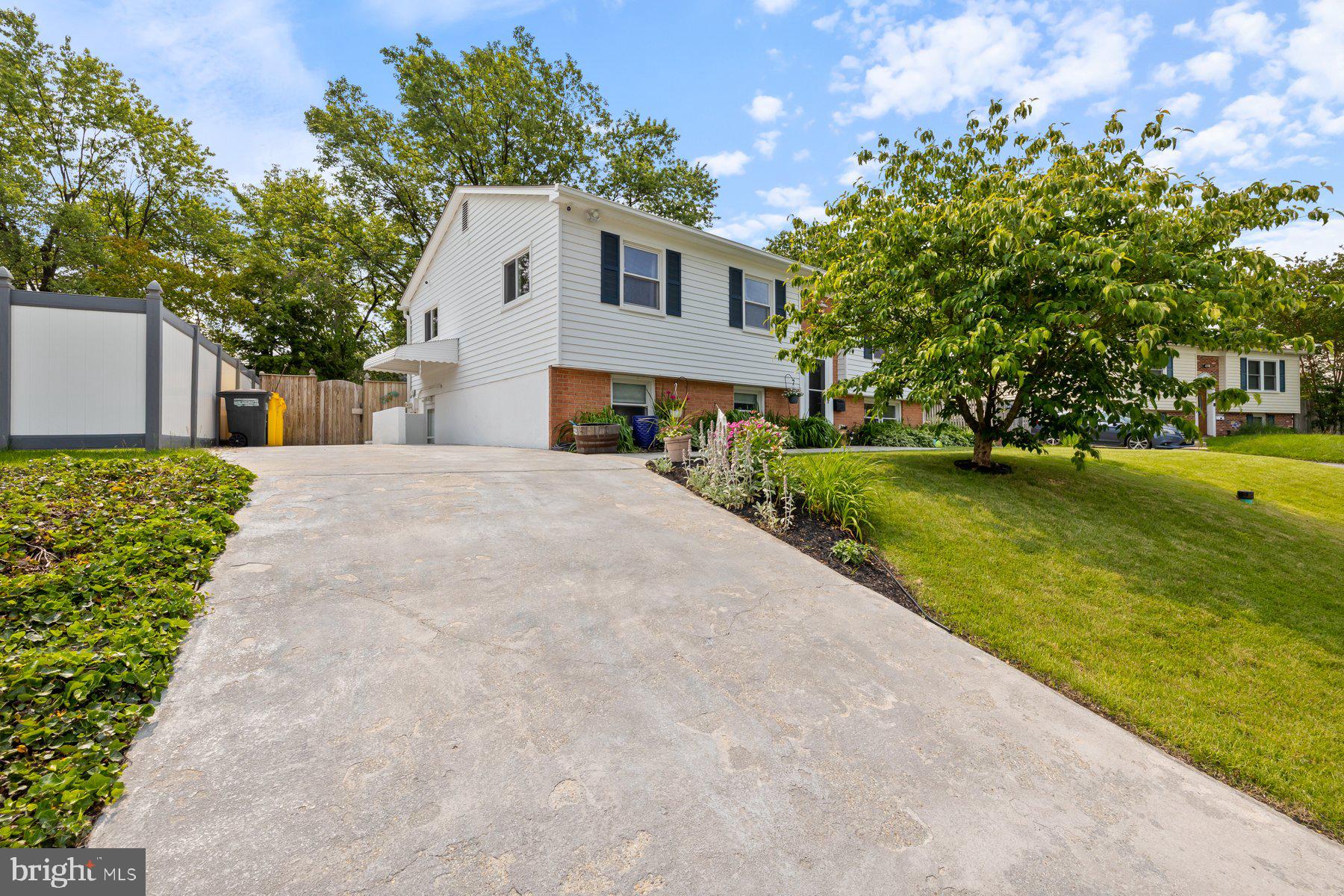 483 RITA DRIVE