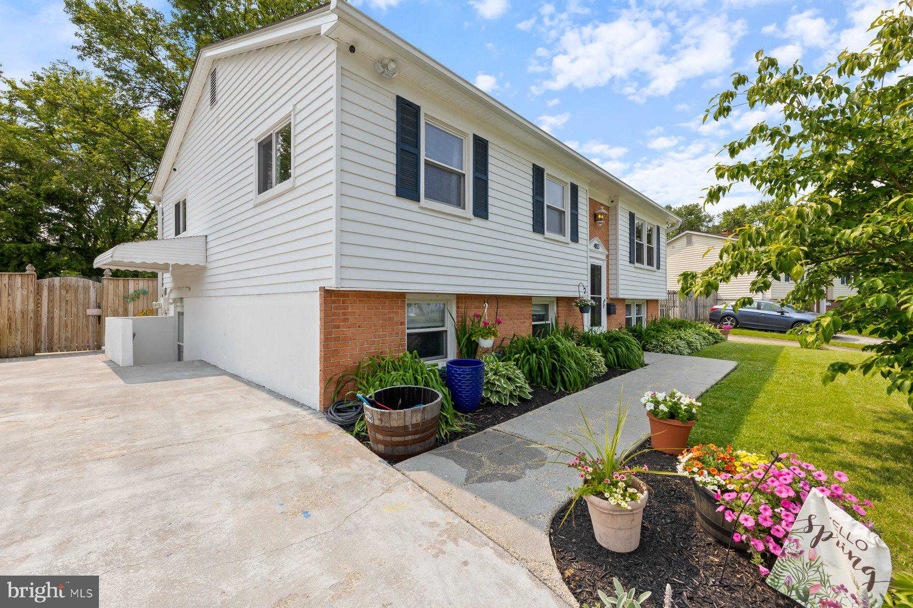 483 RITA DRIVE