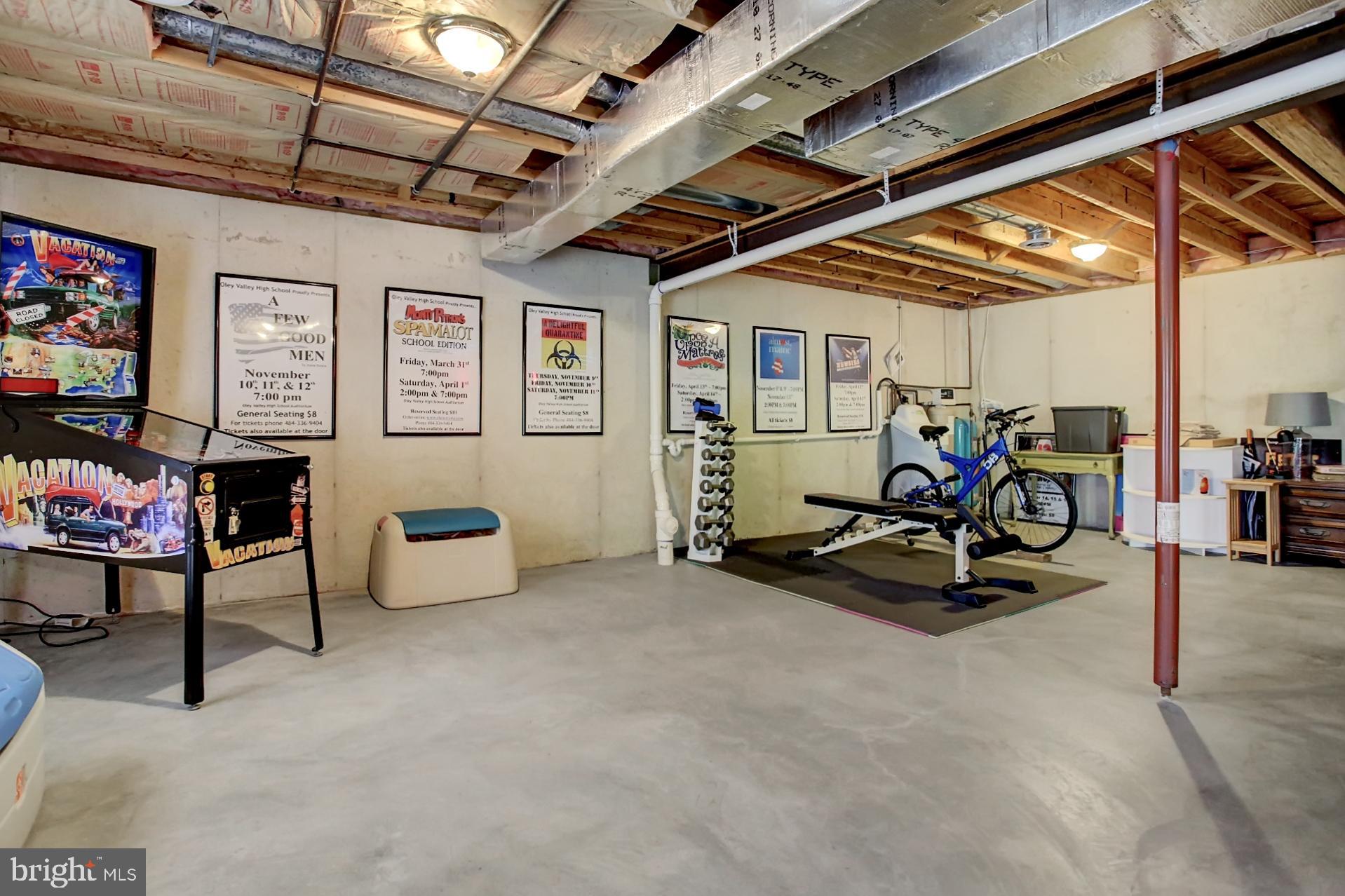 RIDGE CREST - Residential