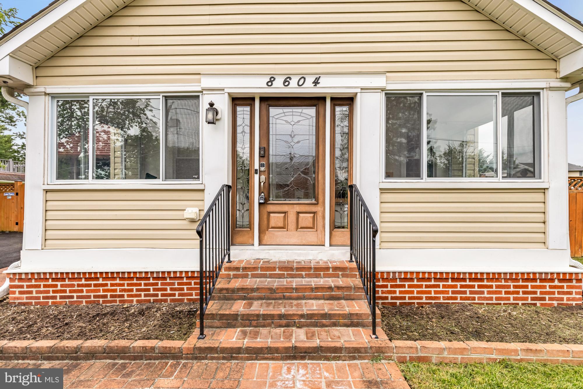 8604 WOODLAWN COURT