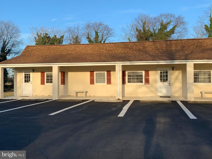 Charming 1 bedroom, 1 bathroom apartment with hardwood floors, large kitchen and dining room, full size laundry and living room. Rent includes water. Pets allowed on case by case basis. $300 non-refundable pet fee. Apartment is being painted and new appliances and flooring in bathroom and laundry room will be in this week. Apply at https://listing2leasing.com/q.php?q=224-main-street3-port-royal-va-22535-sn03wq