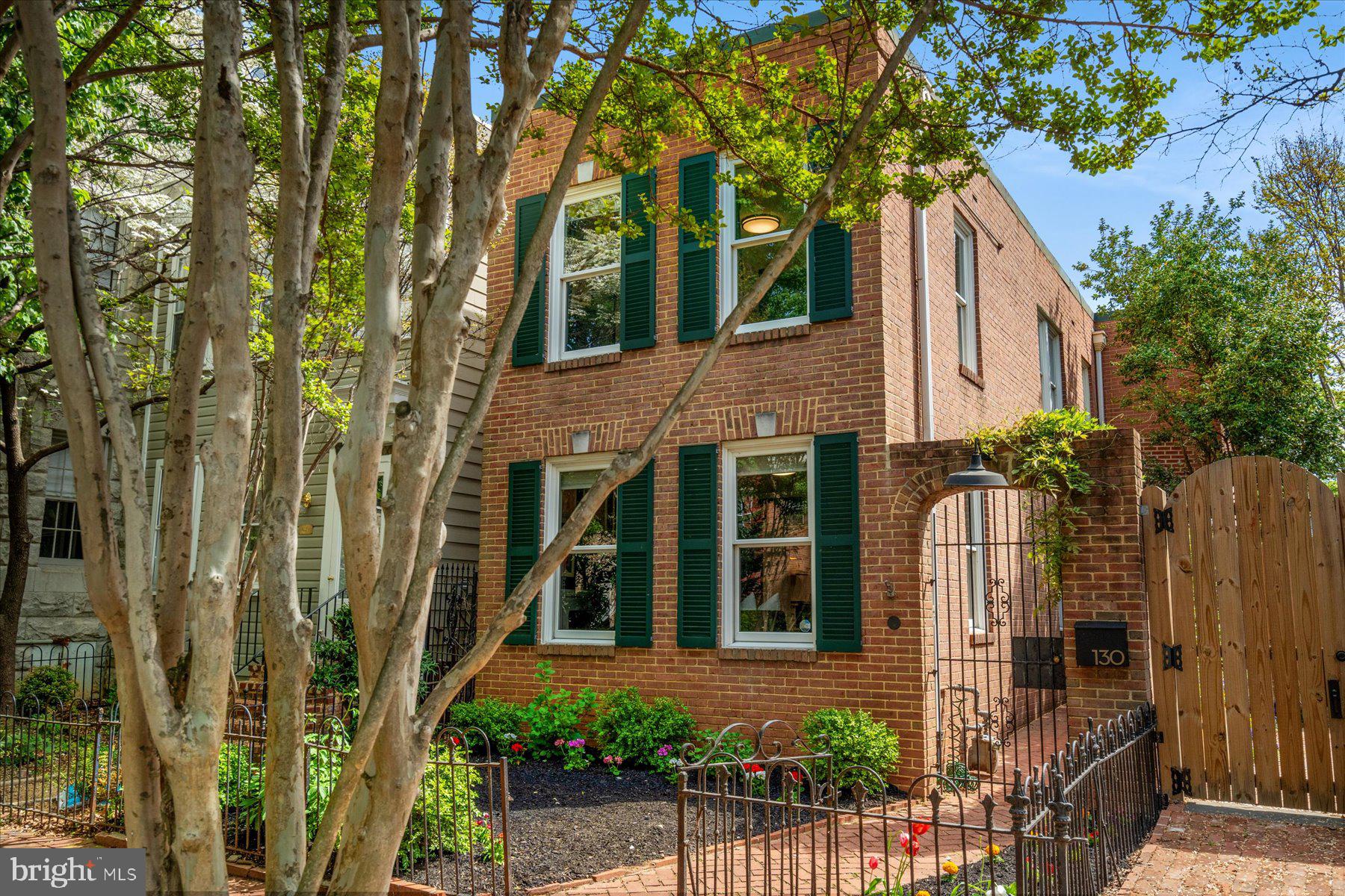 130 10TH STREET SE