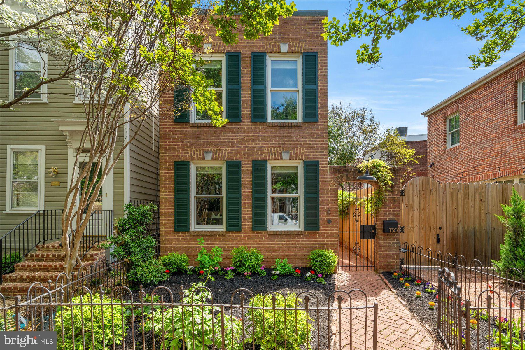 130 10TH STREET SE