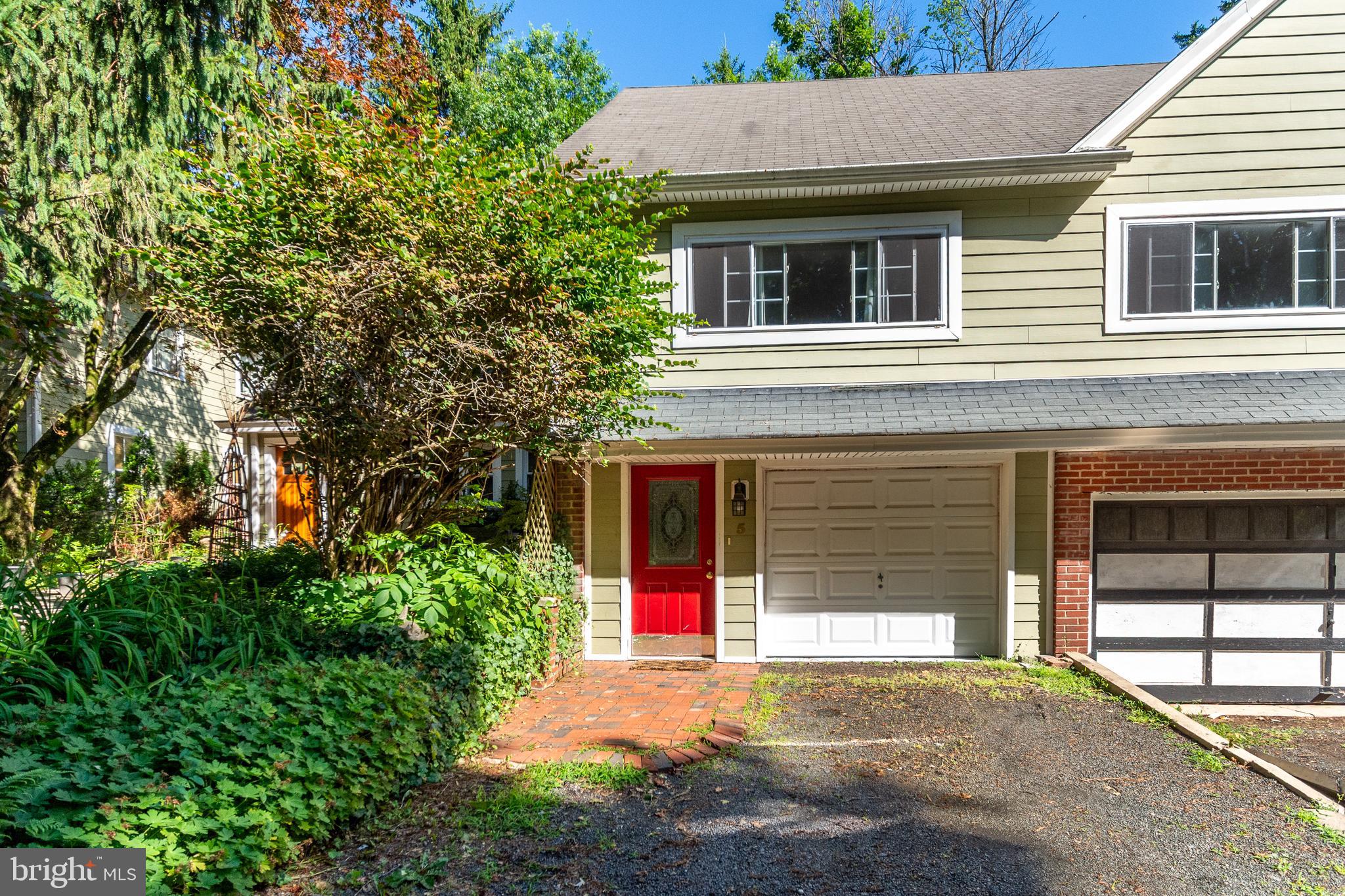 5 CASTLE LANE
