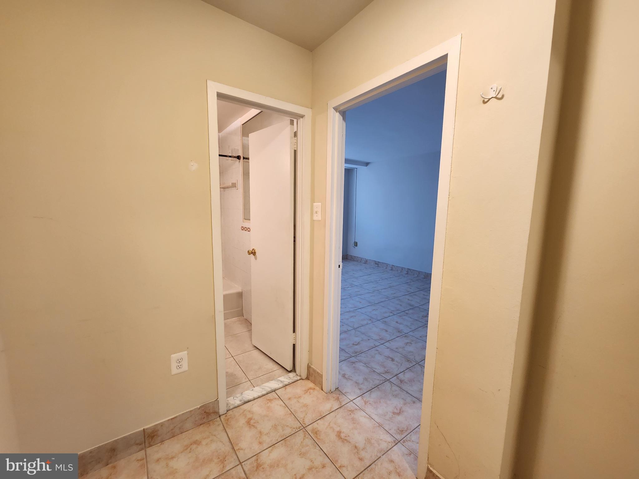 RIVER PLACE EAST - Residential Lease