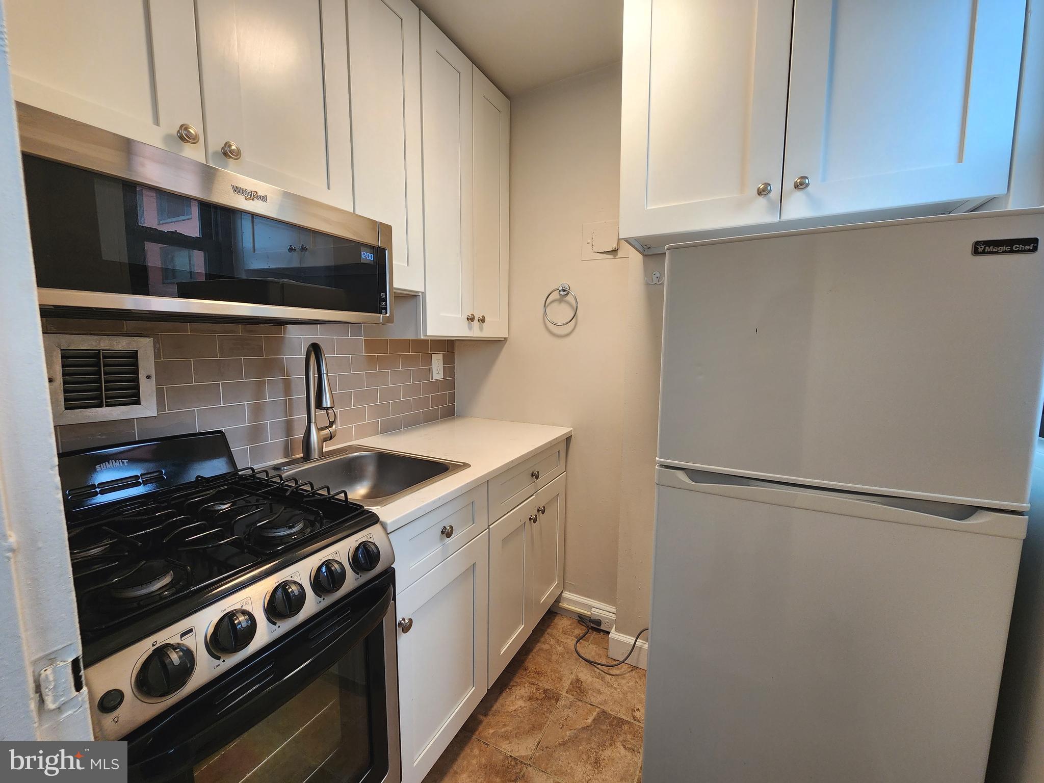 RIVER PLACE EAST - Residential Lease