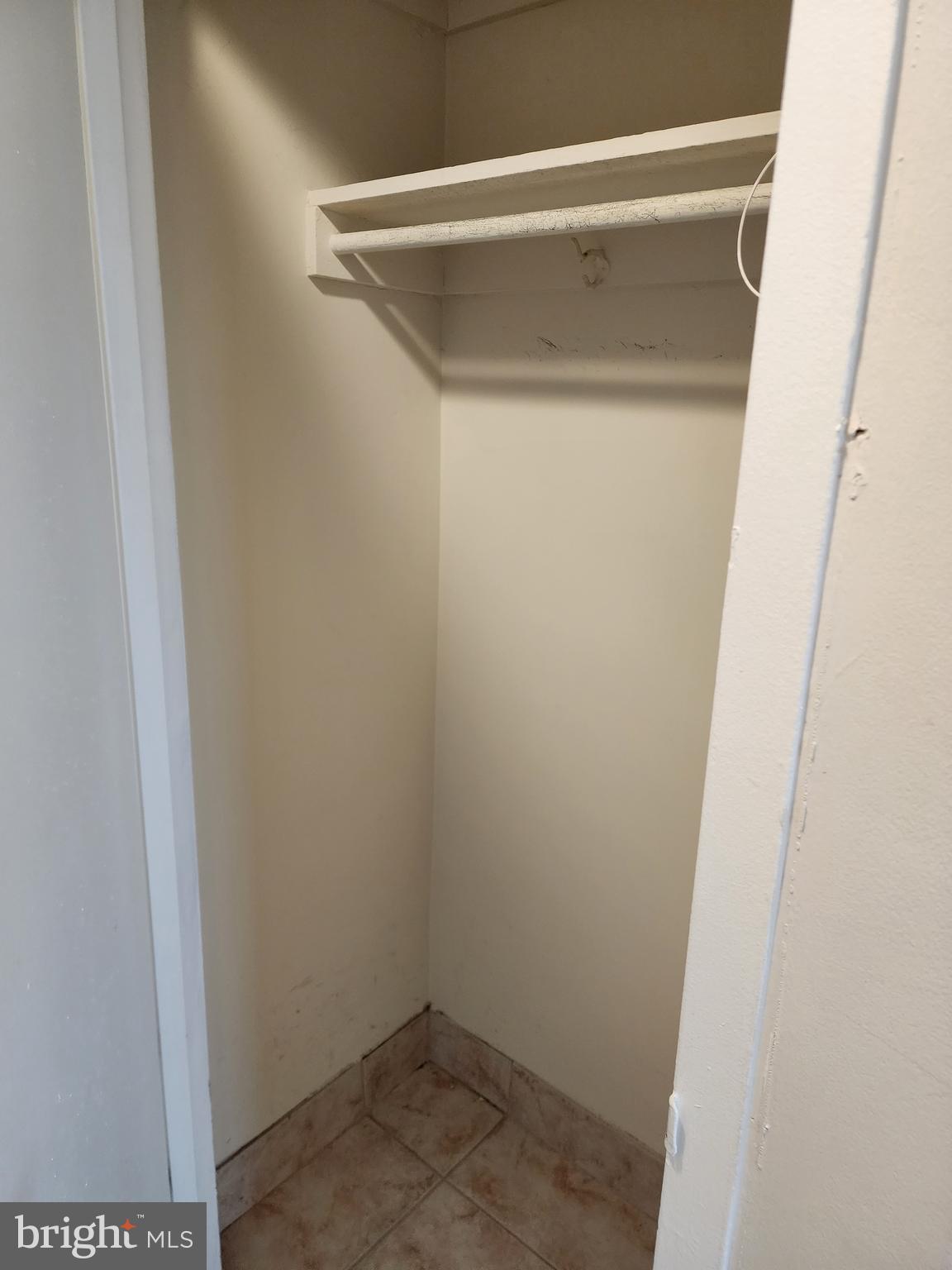 RIVER PLACE EAST - Residential Lease