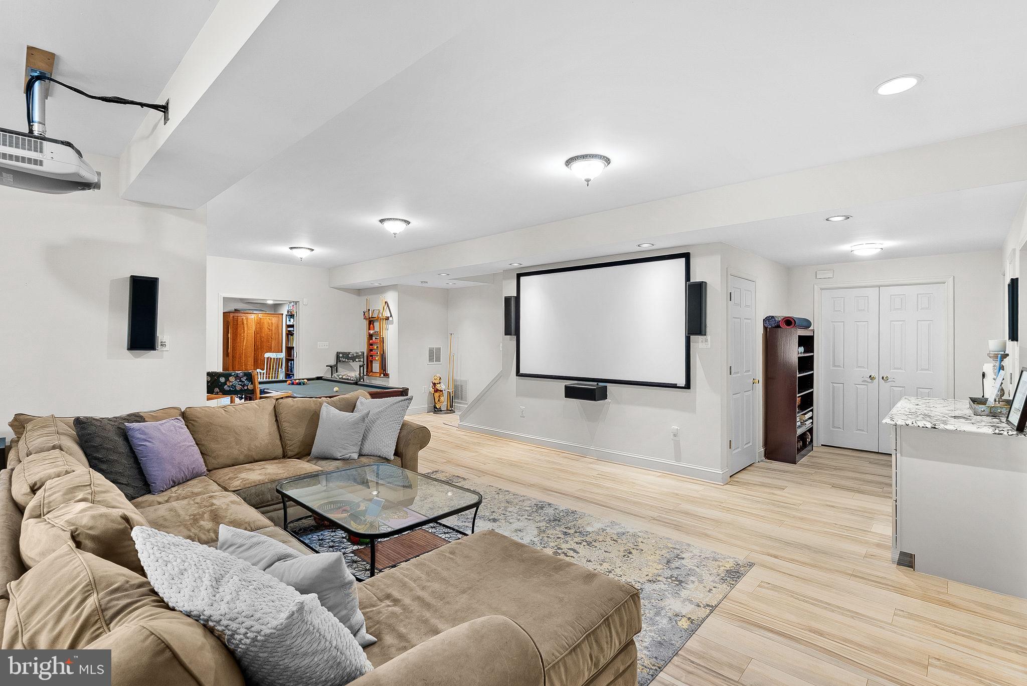 RIVER CREEK - Residential