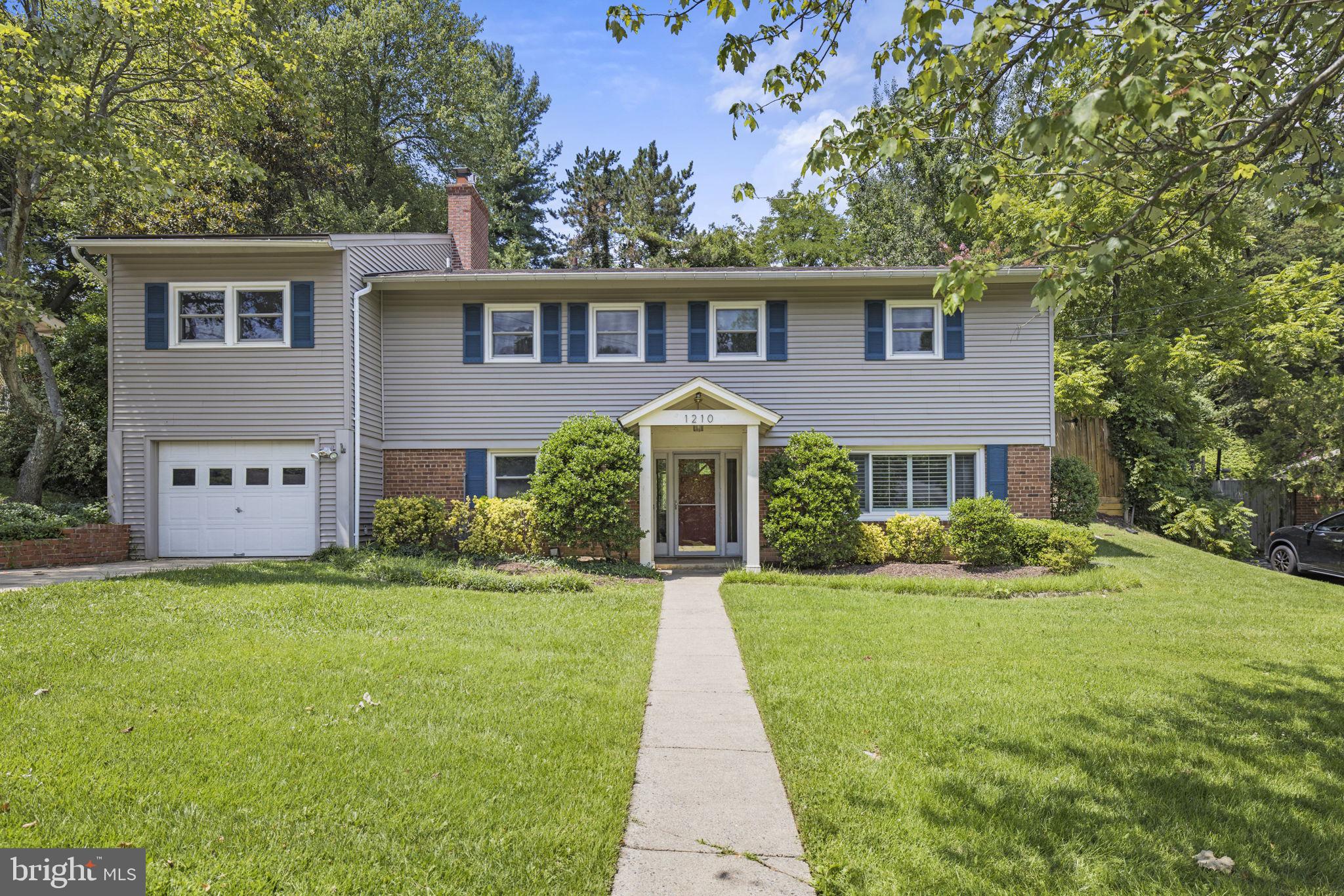 LINCOLNIA HILLS - Residential