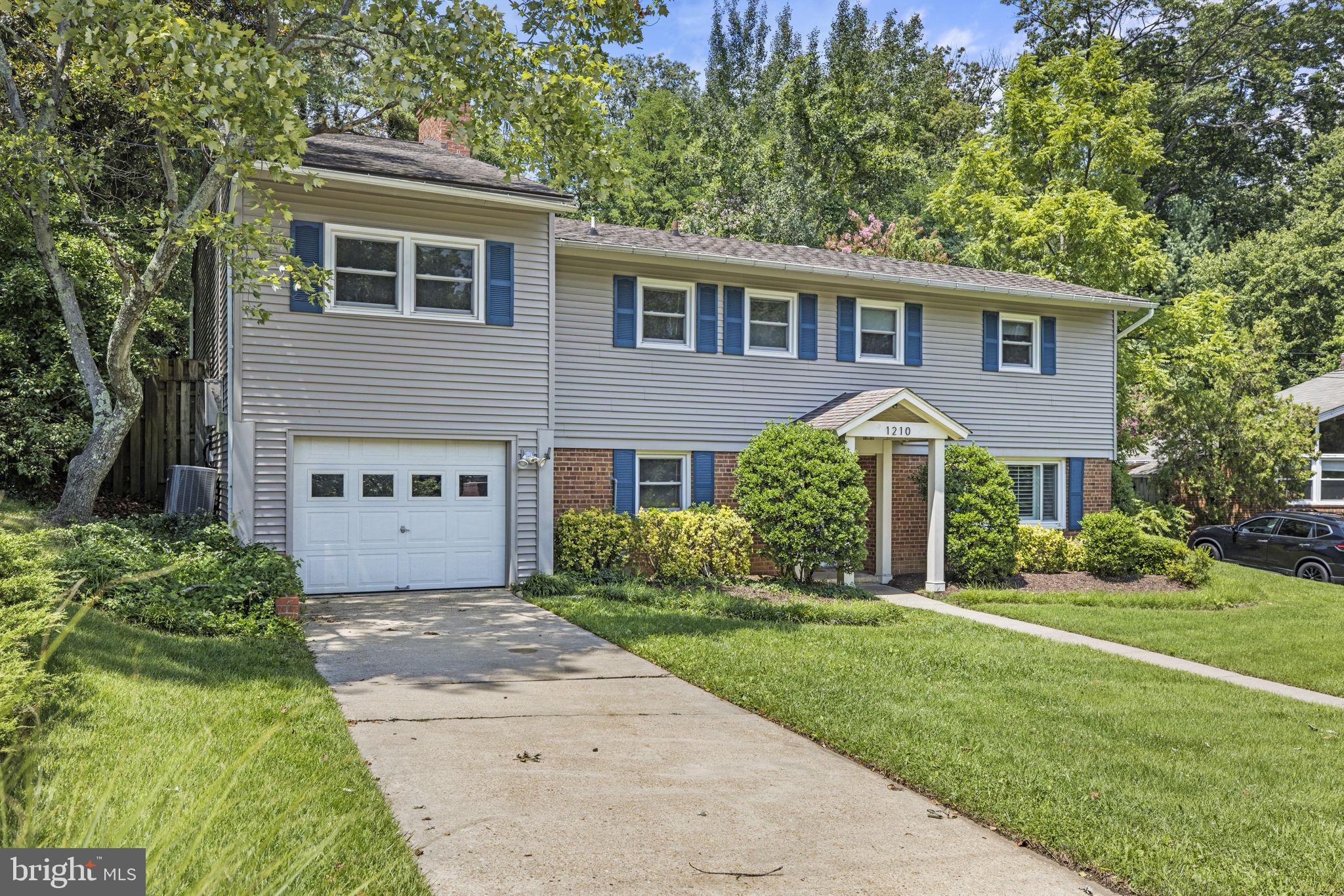 LINCOLNIA HILLS - Residential