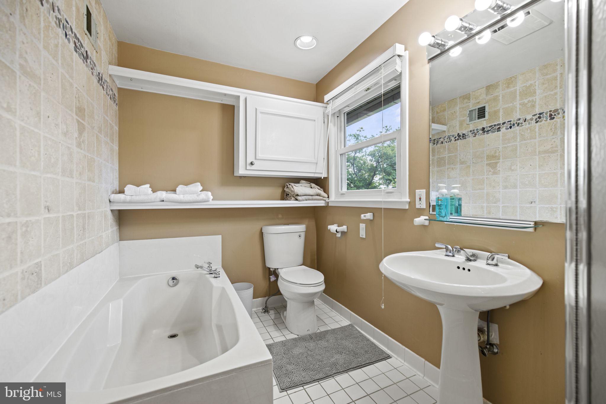 LINCOLNIA HILLS - Residential