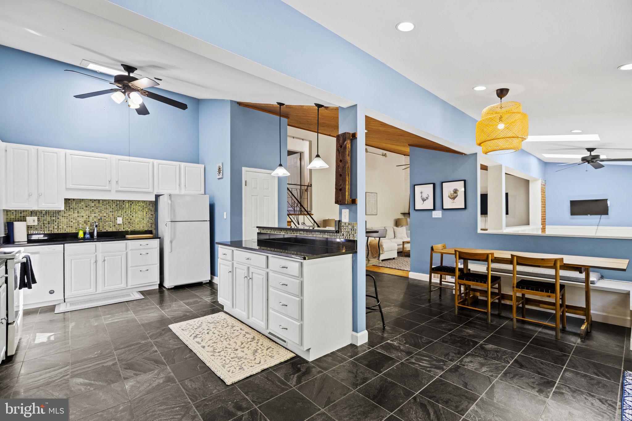 LINCOLNIA HILLS - Residential