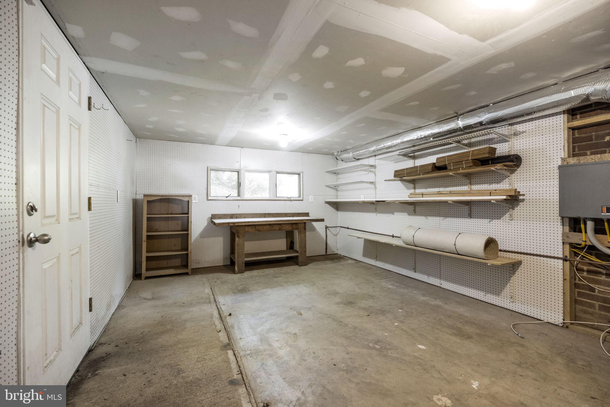 LINCOLNIA HILLS - Residential