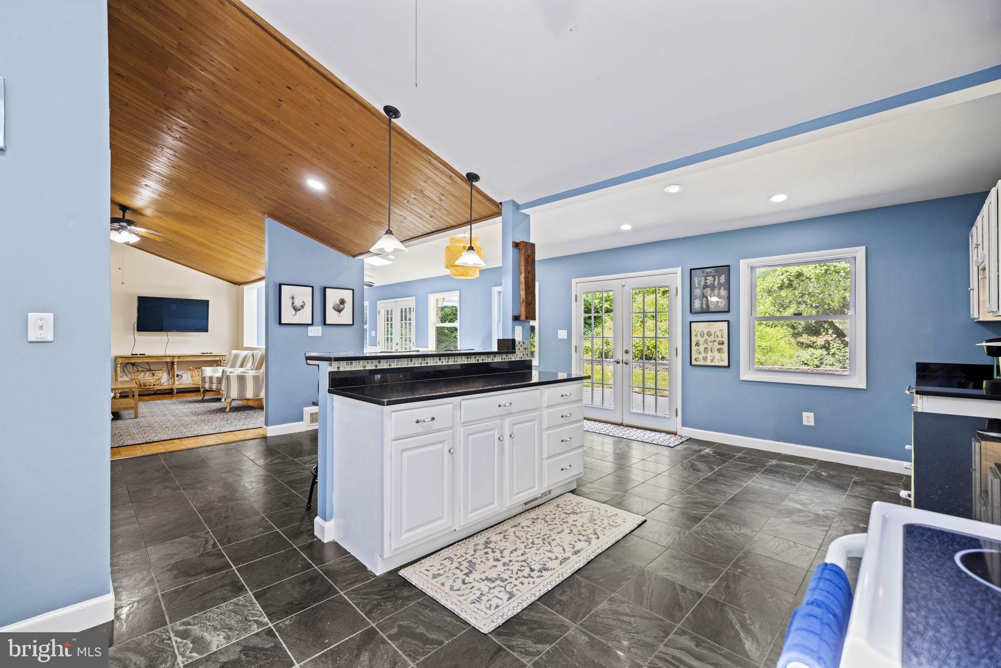 LINCOLNIA HILLS - Residential