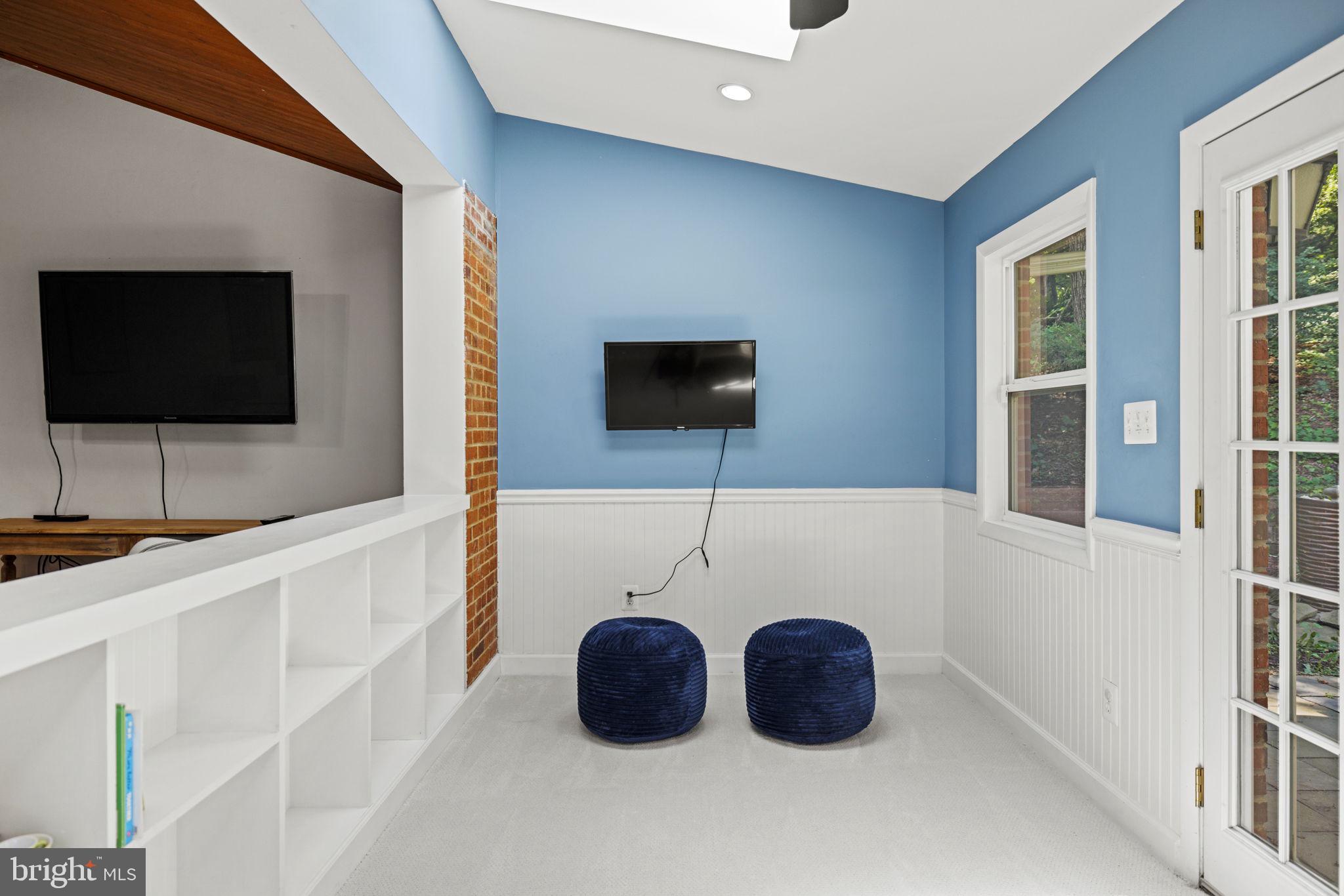 LINCOLNIA HILLS - Residential