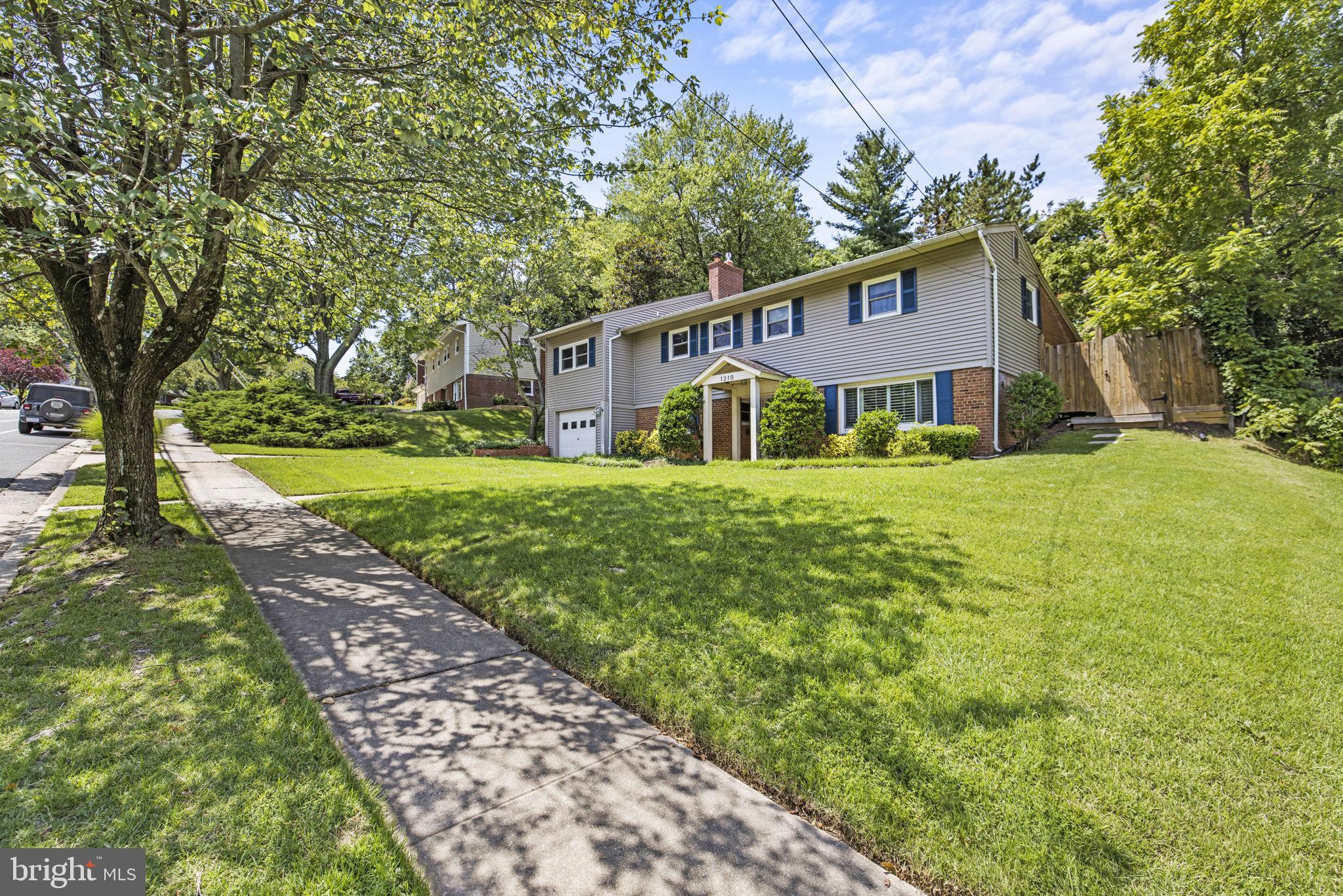 LINCOLNIA HILLS - Residential