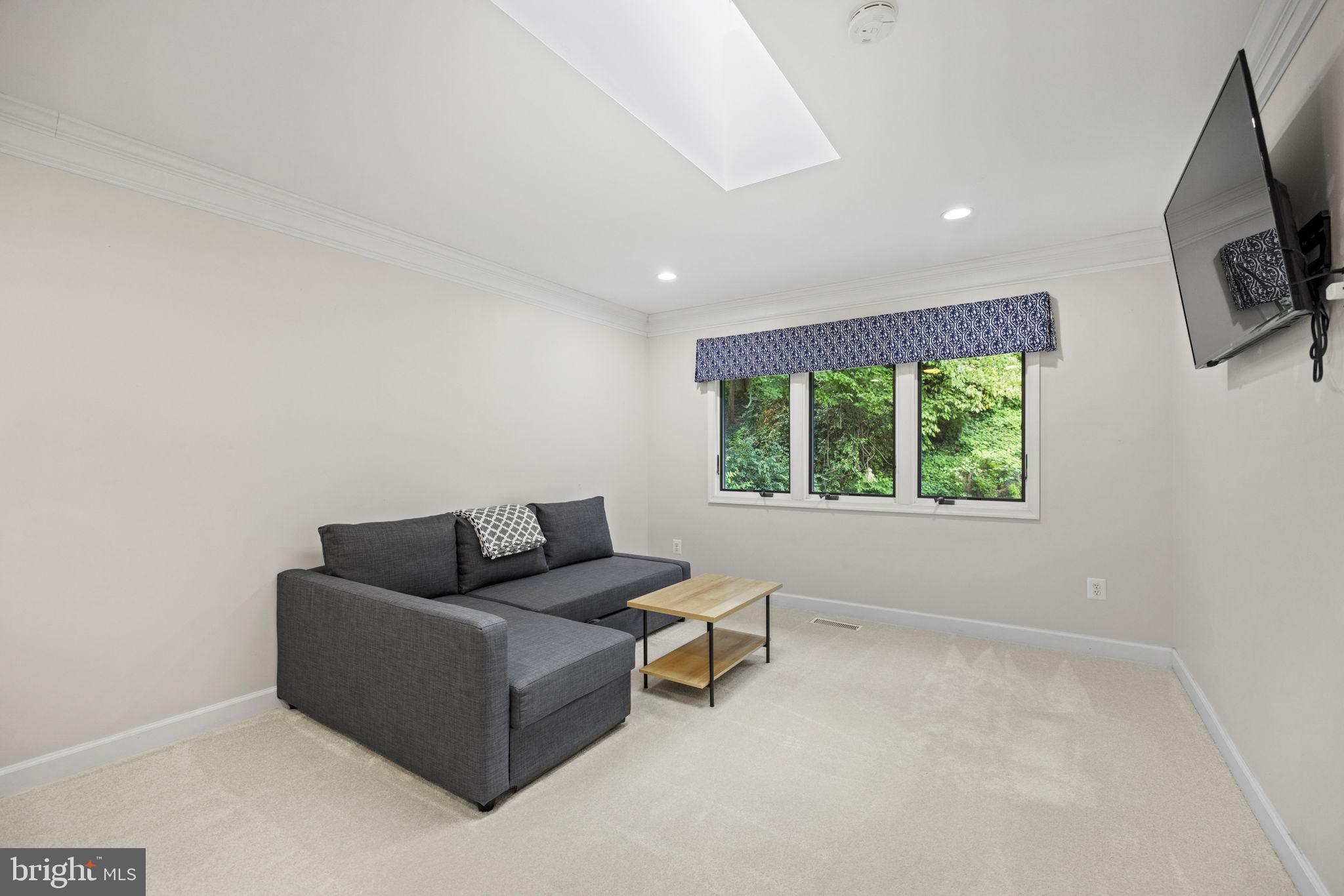 LINCOLNIA HILLS - Residential