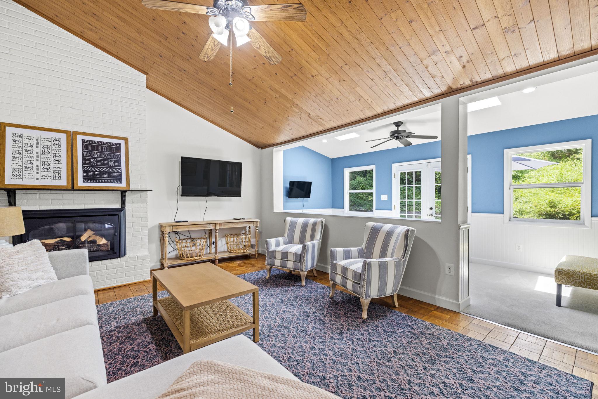 LINCOLNIA HILLS - Residential