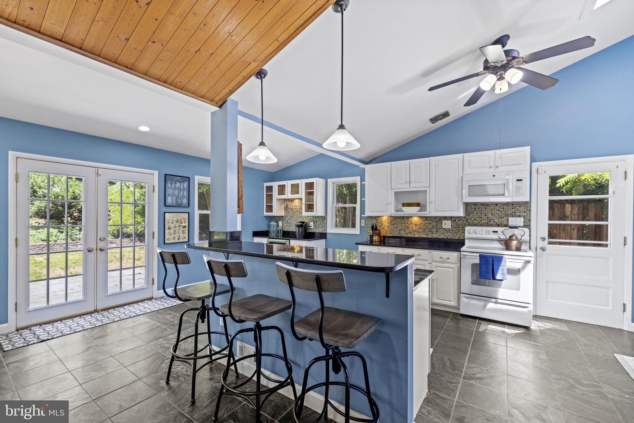 LINCOLNIA HILLS - Residential