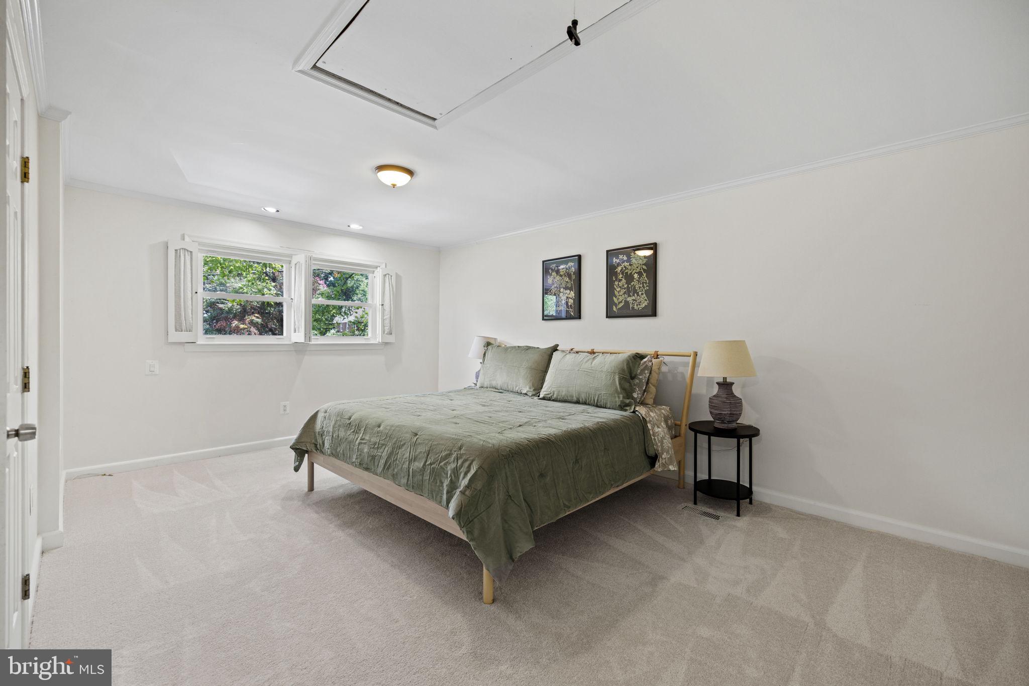 LINCOLNIA HILLS - Residential