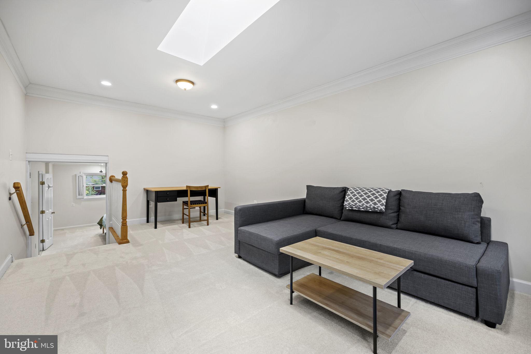 LINCOLNIA HILLS - Residential