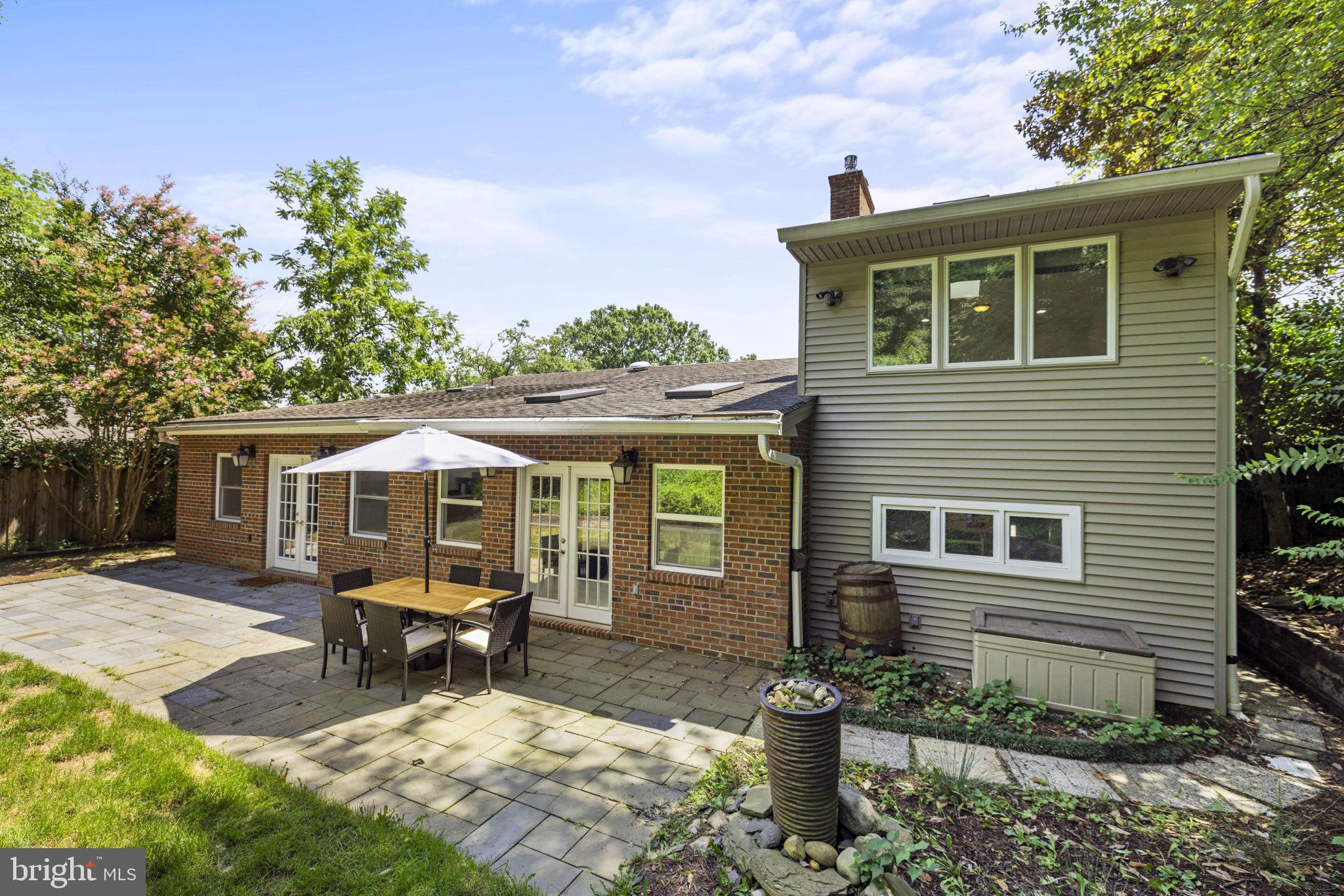 LINCOLNIA HILLS - Residential