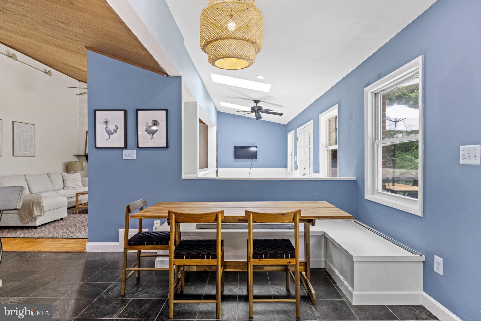 LINCOLNIA HILLS - Residential