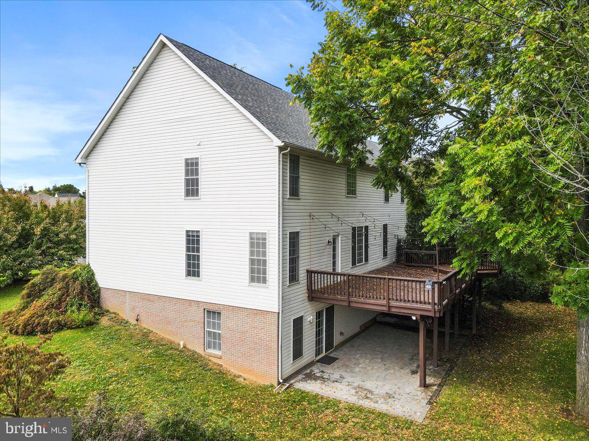 LOCUST HILL - Residential