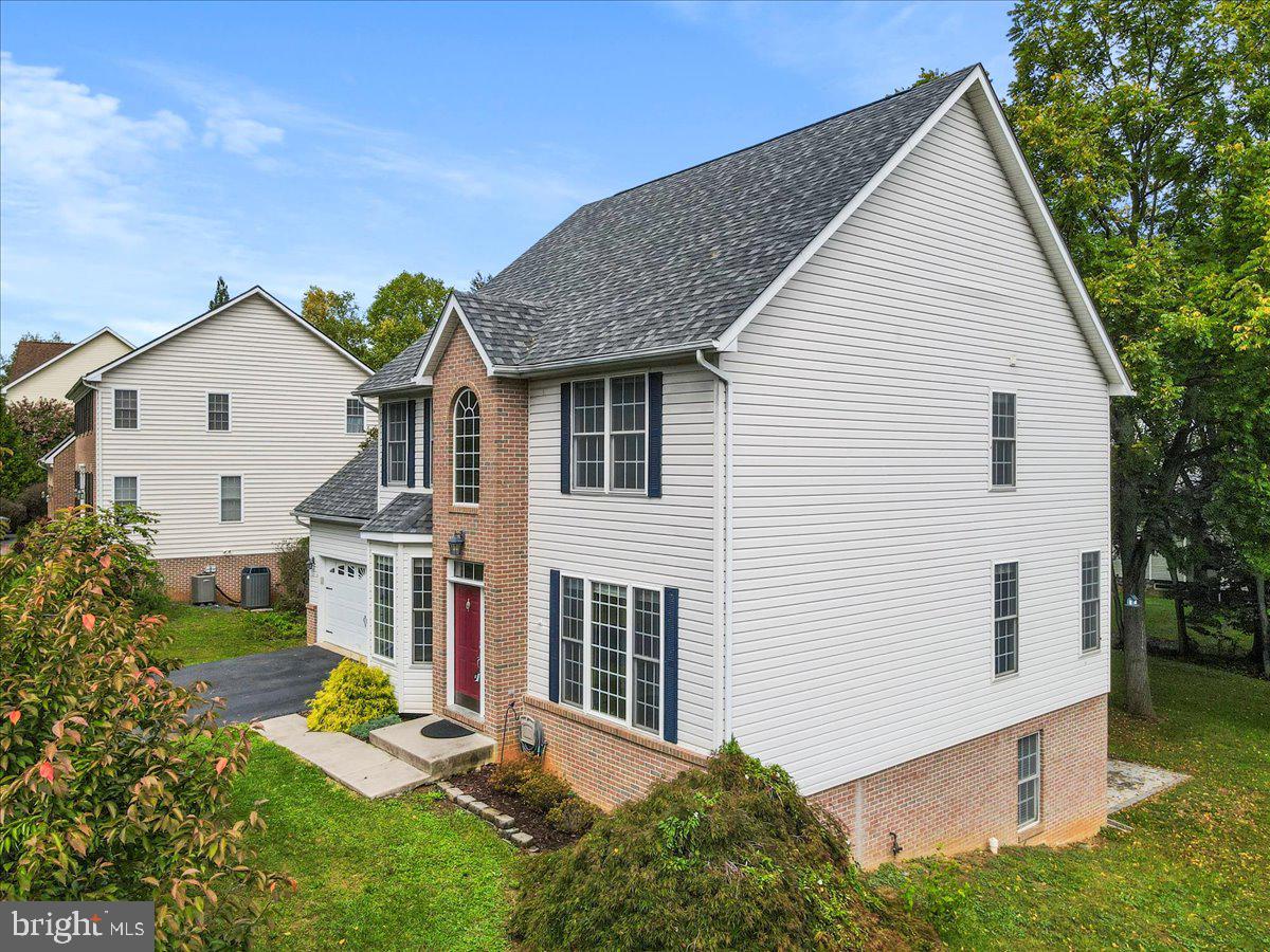 LOCUST HILL - Residential