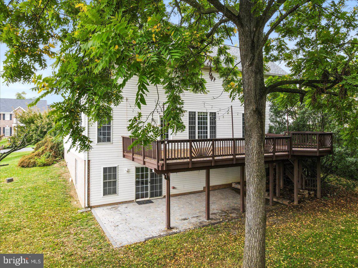 LOCUST HILL - Residential