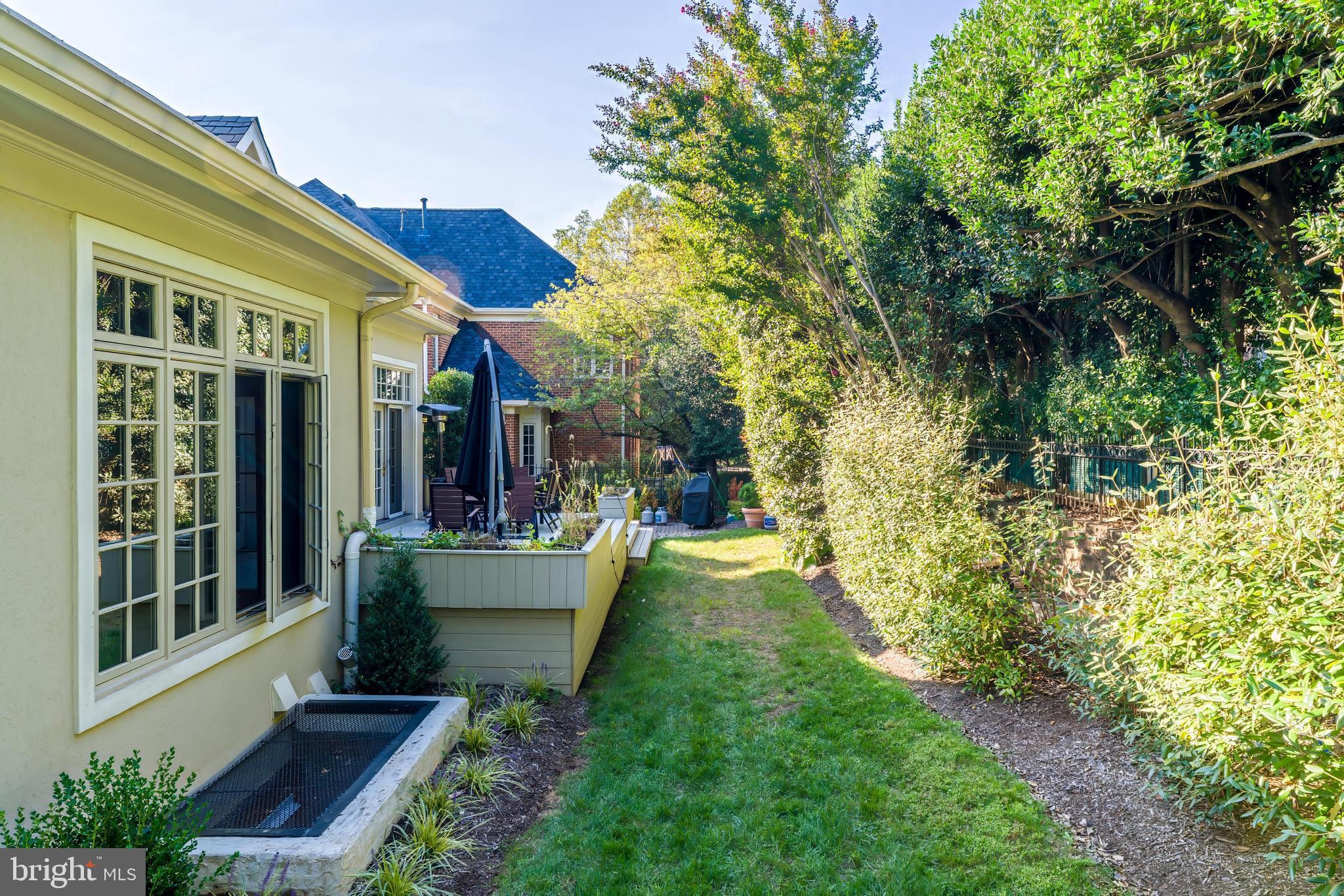 MAPLEWOOD - Residential