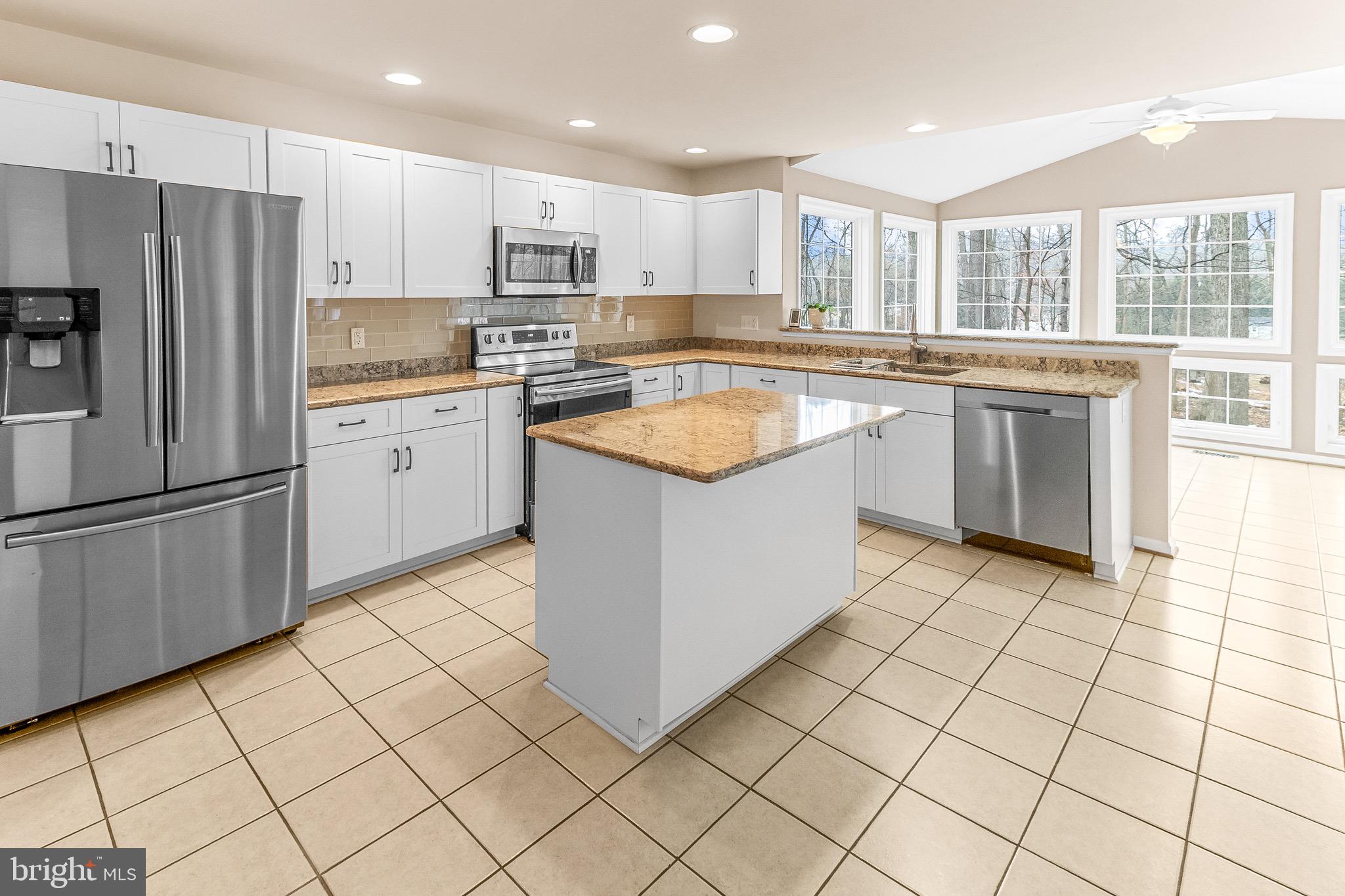 APPLE KNOLLS ESTATES - Residential