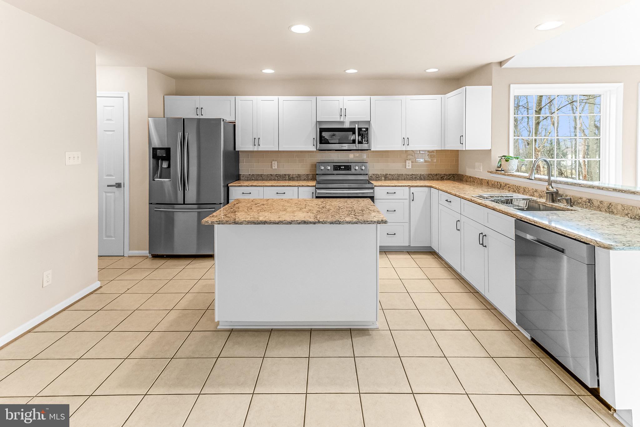 APPLE KNOLLS ESTATES - Residential